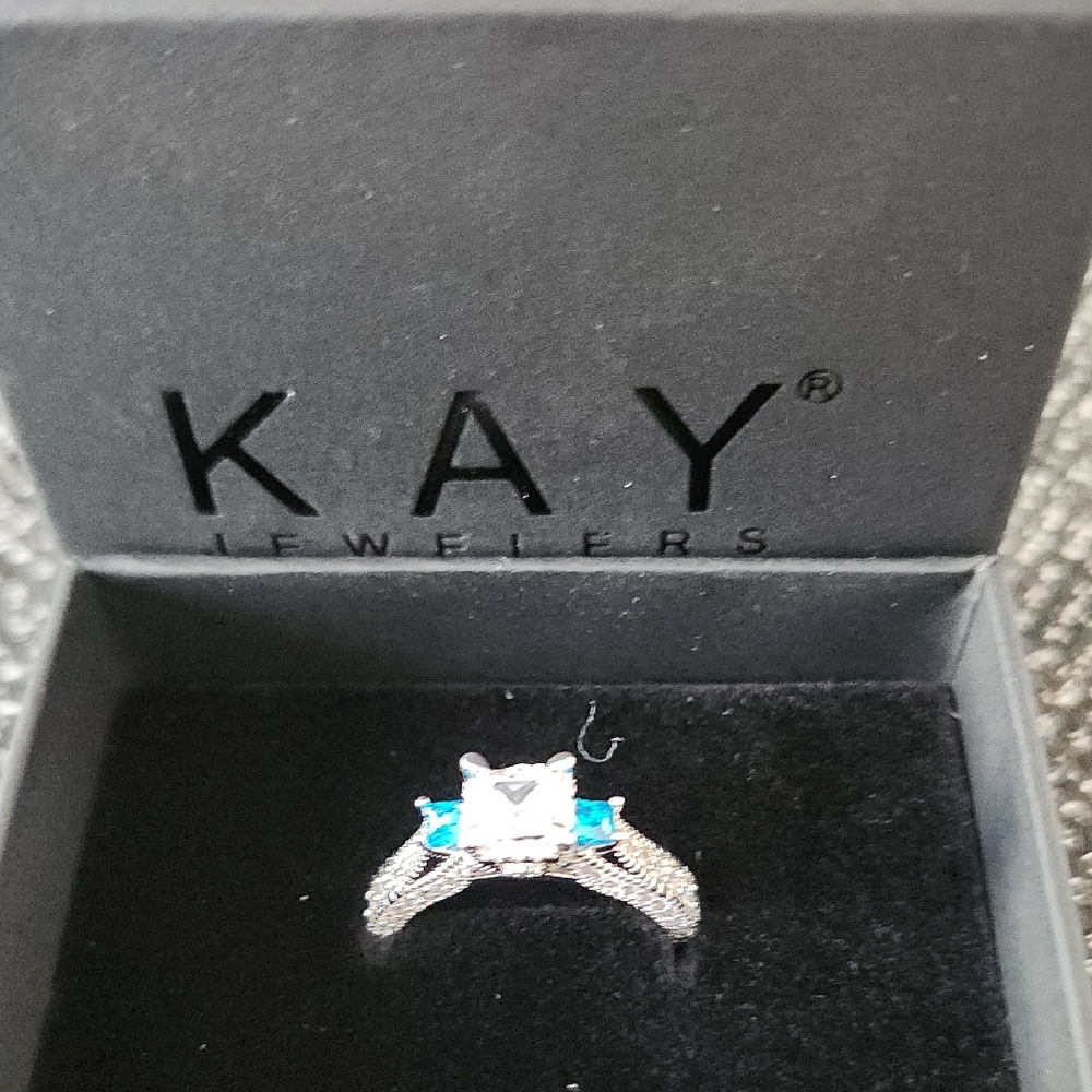 Kay Jewelers Silver Ring with Blue Highlights size 8